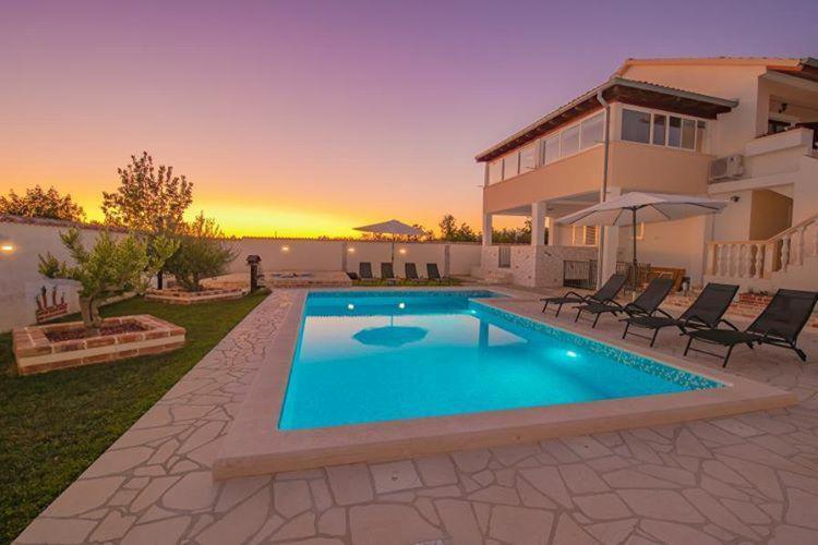 Holiday Home Dinko Pridraga エクステリア 写真